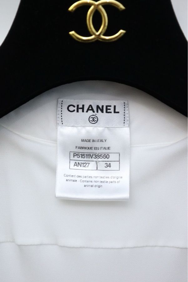 Chanel 15年人造丝绵白色小尖领花花扣背心马甲上衣-15