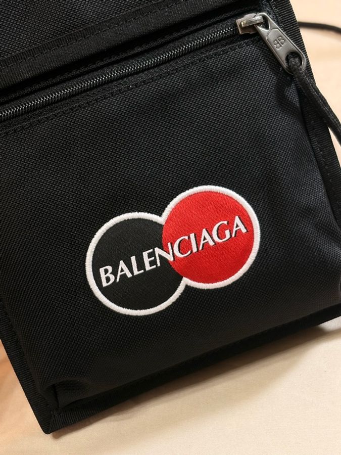 ✨99新閒置 超好看 巴黎世家 Balenciaga 尼龍黑斜背小包/手機包-2