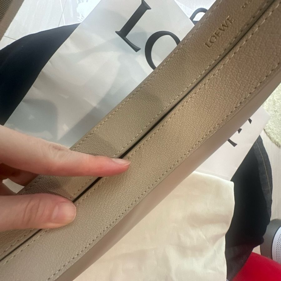 Loewe半月包奶茶色-20