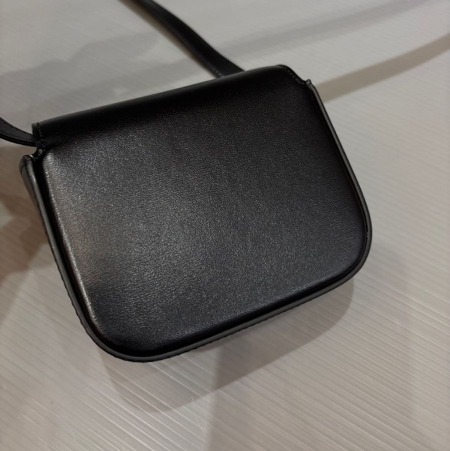 Celine 凱旋門 黑金牛皮 迷你斜背兩用包-6