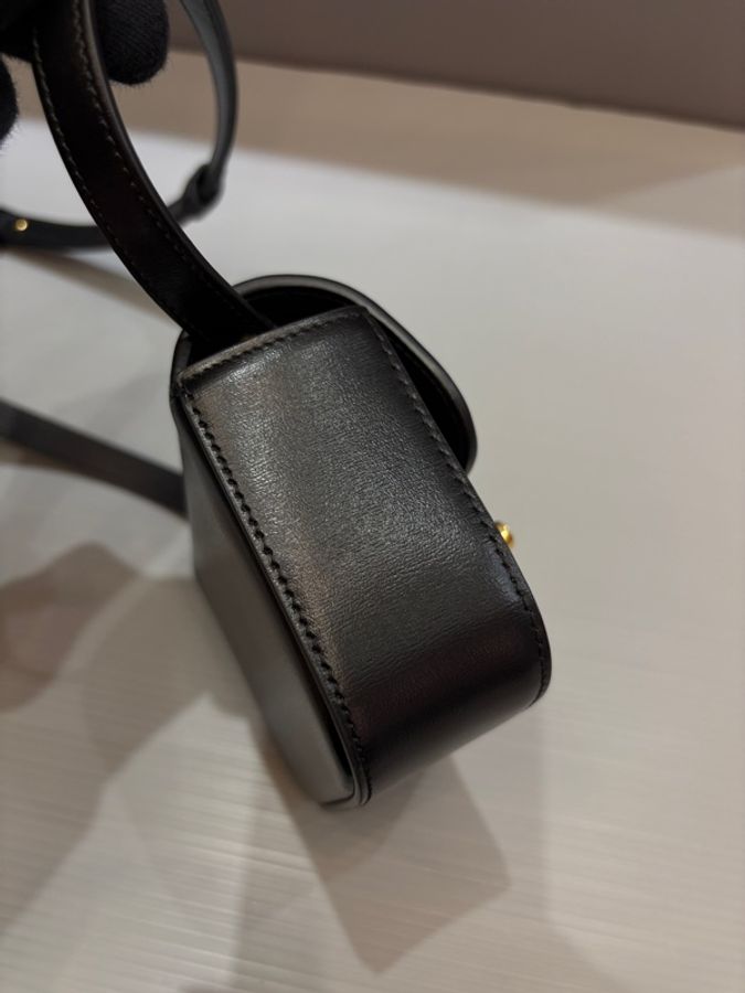 Celine 凱旋門 黑金牛皮 迷你斜背兩用包-8