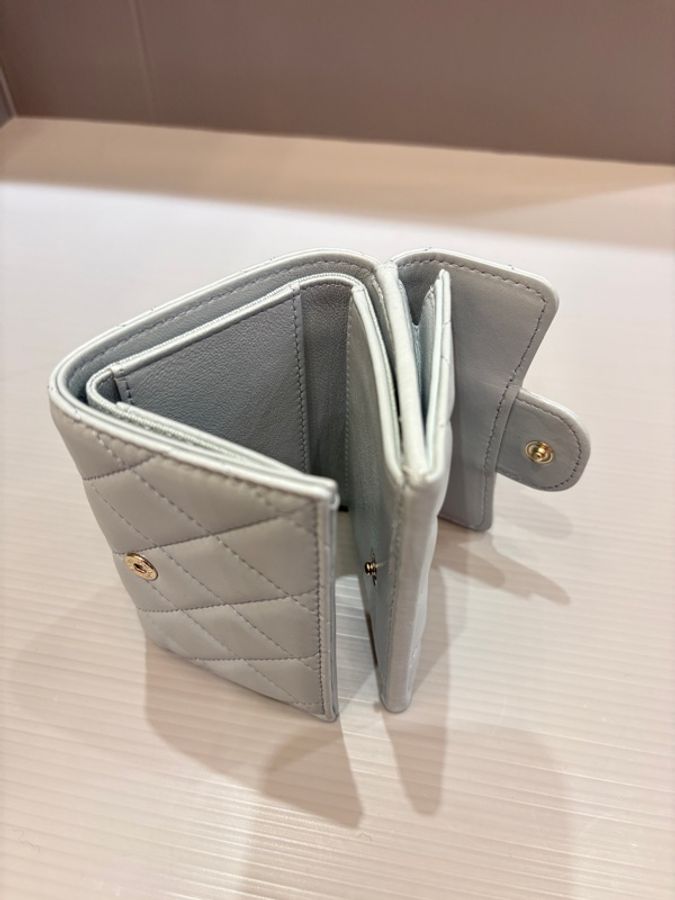 近新 Chanel 新款 藍灰色 三折式短夾(晶片款)-3
