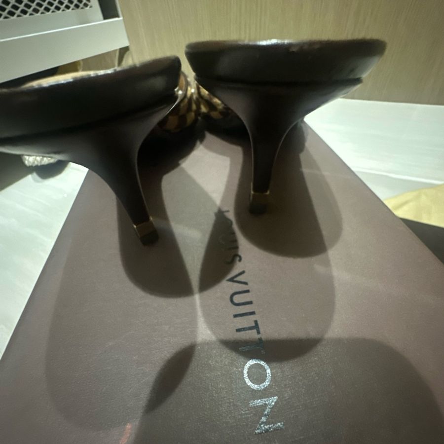 LV低跟馬毛涼鞋-6