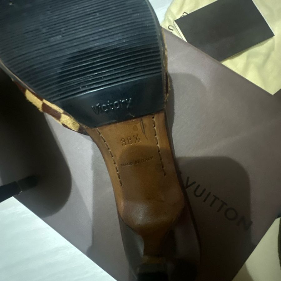 LV低跟馬毛涼鞋-10