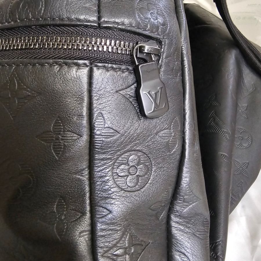 LV Discovery 後背包 老花壓紋後背包-25