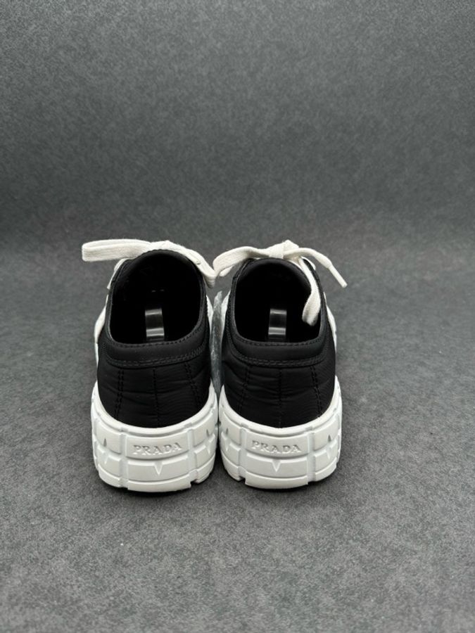 PRADA普拉達 Re-Nylon Double Wheel 華達呢 輕便圓頭 低幫 時尚板鞋 女款 黑色 35碼-1