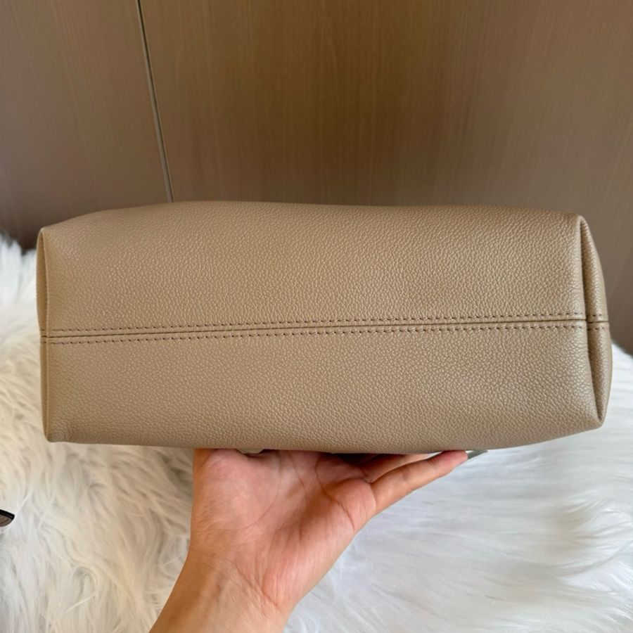 路易威登/Louis Vuitton Bundle 大象灰壓紋軟牛皮革 手提包單肩包斜挎包 金扣-6