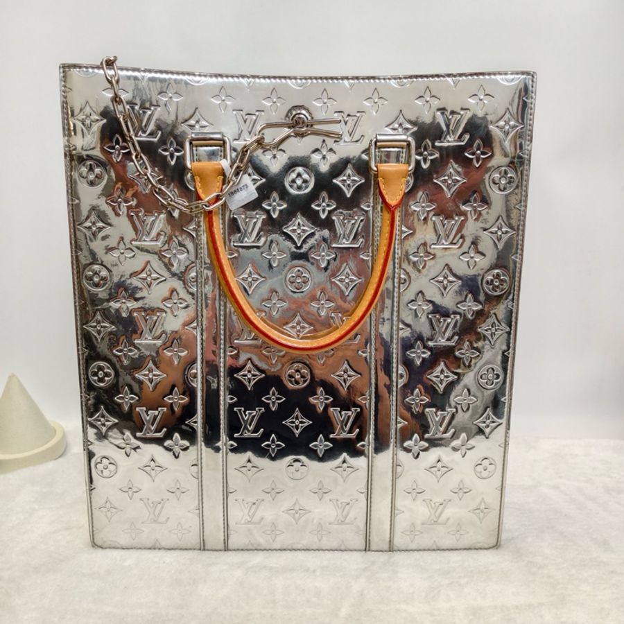 LV Sac Plat銀色老花壓紋 琴譜包手提單肩斜挎包 銀色-1