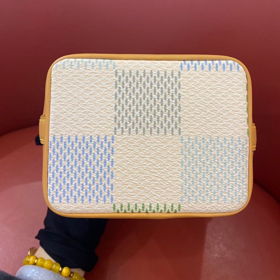 路易威登/Louis Vuitton Nano Noé 糖果色棋盤格Damier 塗層帆布 手柄小水桶手提包斜挎包 金扣-4
