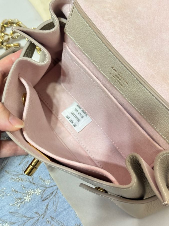 LV Lockme ever mini 奶茶色-9