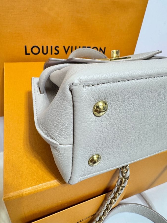 LV Lockme ever mini 奶茶色-16