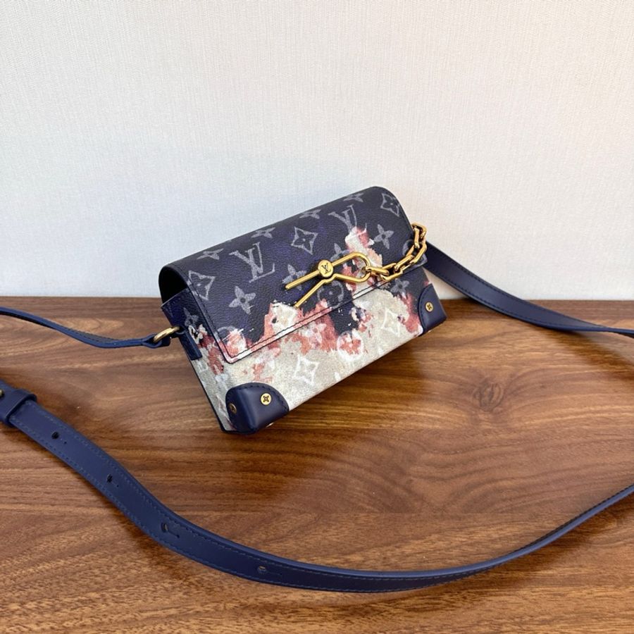 路易威登/Louis Vuitton Steamer Wearable Wallet 篝火系列火燒雲塗層帆布 斜背包 金扣 芯片款-2