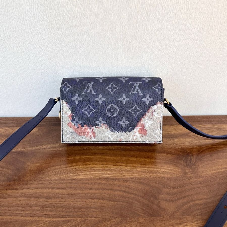 路易威登/Louis Vuitton Steamer Wearable Wallet 篝火系列火燒雲塗層帆布 斜背包 金扣 芯片款-3