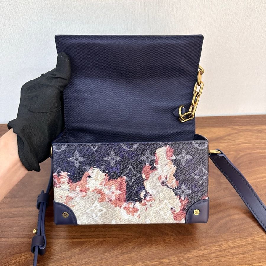 路易威登/Louis Vuitton Steamer Wearable Wallet 篝火系列火燒雲塗層帆布 斜背包 金扣 芯片款-7
