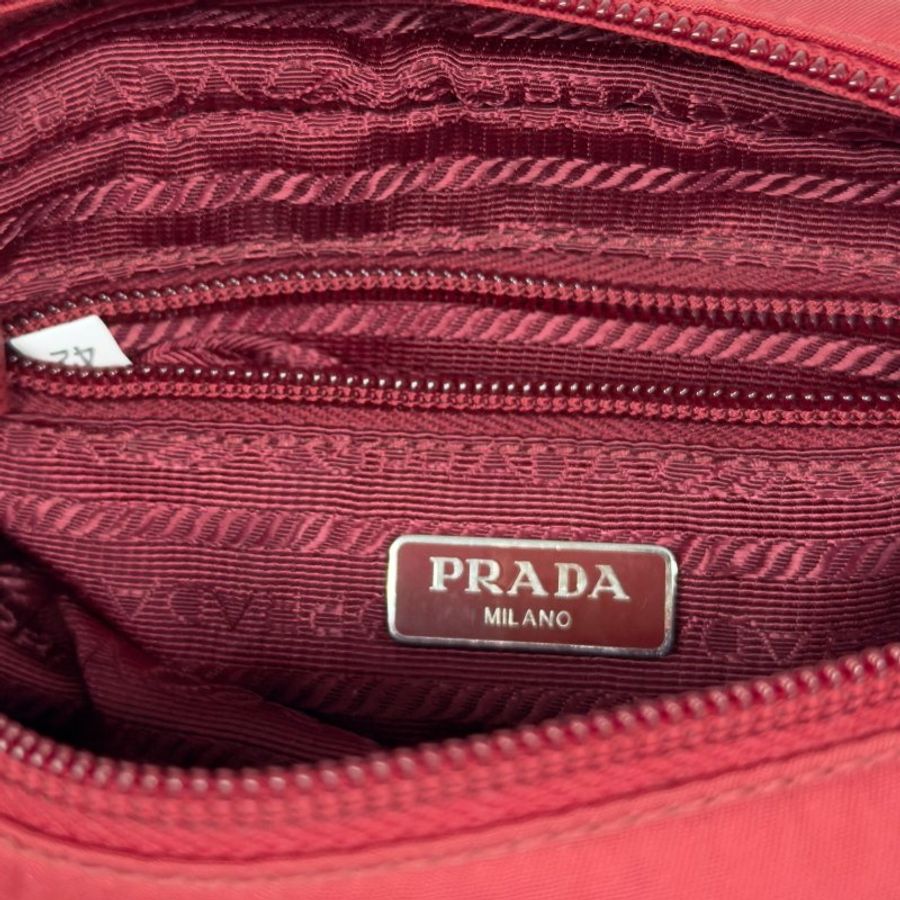 PRADA *自加鏈>送無品牌扣+無品牌鏈帶* 三角標 斜揹小袋-19