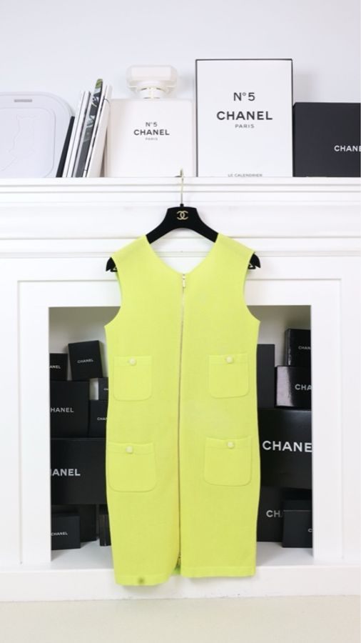 Chanel 14年苹果绿亚克力扣V领无袖连衣裙-0