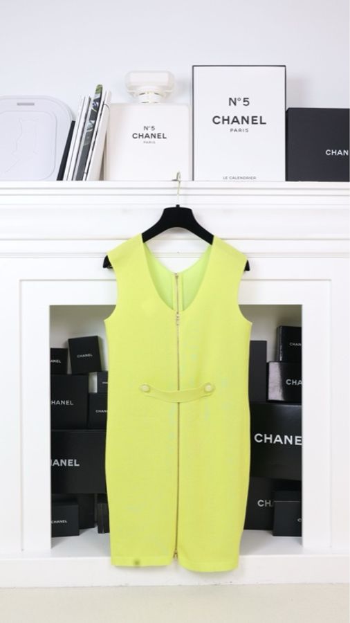 Chanel 14年苹果绿亚克力扣V领无袖连衣裙-1