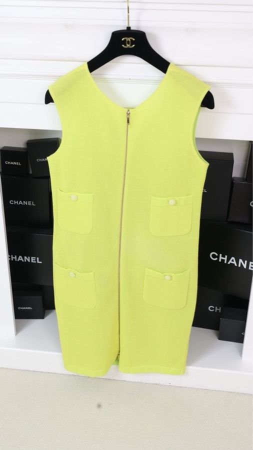 Chanel 14年苹果绿亚克力扣V领无袖连衣裙-2