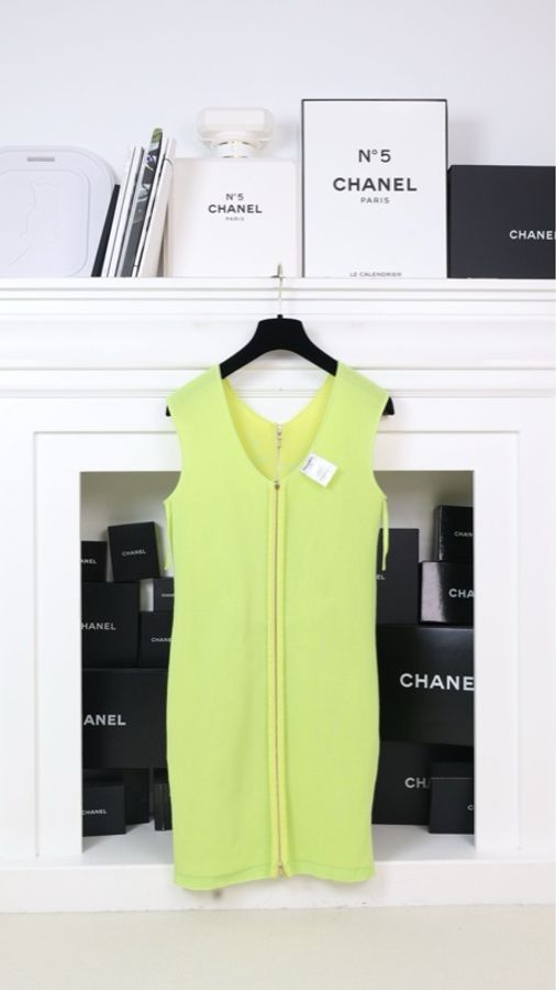 Chanel 14年苹果绿亚克力扣V领无袖连衣裙-4