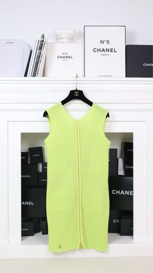 Chanel 14年苹果绿亚克力扣V领无袖连衣裙-5