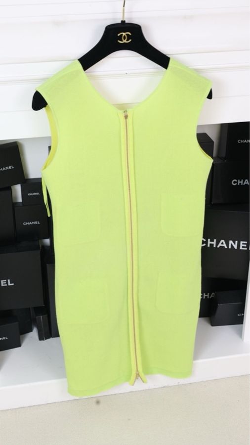 Chanel 14年苹果绿亚克力扣V领无袖连衣裙-6
