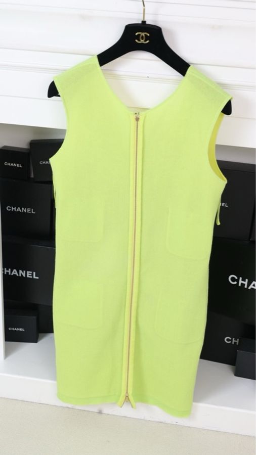 Chanel 14年苹果绿亚克力扣V领无袖连衣裙-7