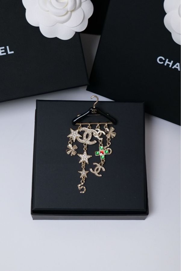 Chanel 23C黑金色双C水钻星星吊坠衣架胸针-0