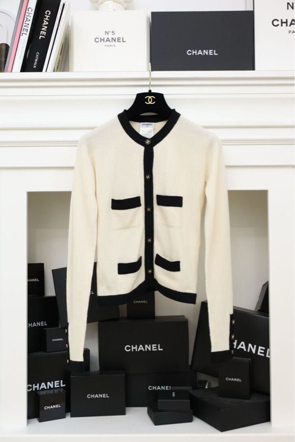 Chanel1995年黑白滚边羊绒四口袋针织开衫外套-0