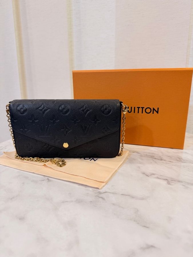 LV 黑牛皮壓紋金釦三合一包-1
