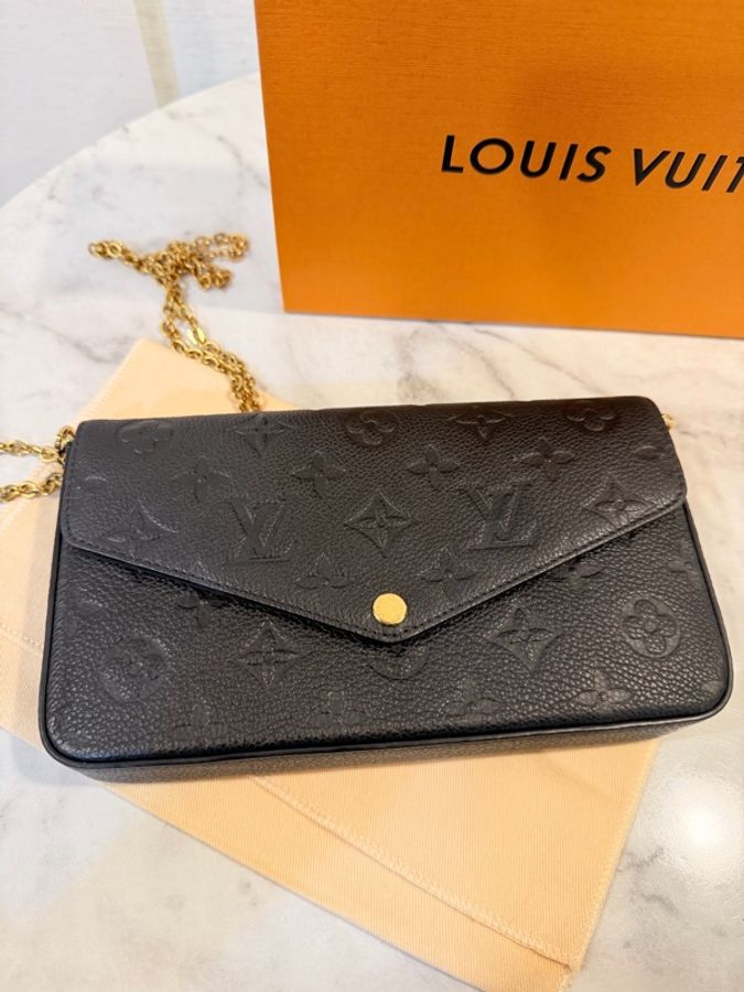 LV 黑牛皮壓紋金釦三合一包-6