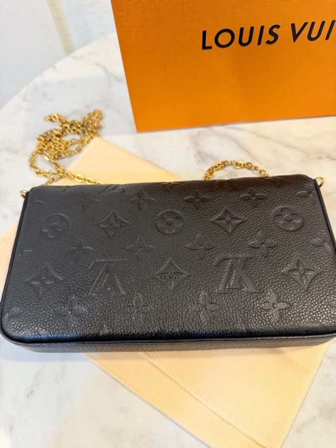 LV 黑牛皮壓紋金釦三合一包-8