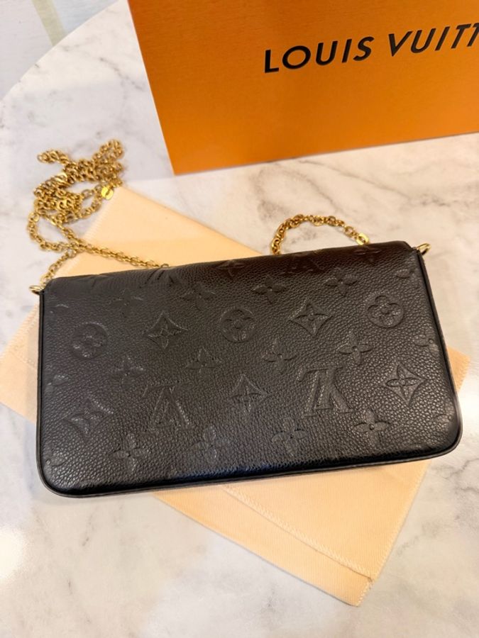 LV 黑牛皮壓紋金釦三合一包-9
