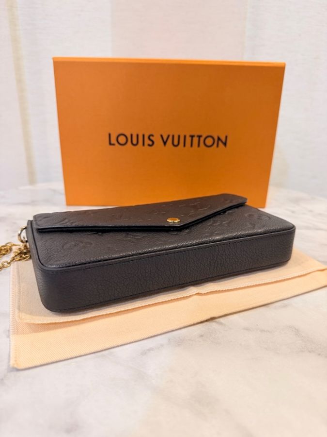 LV 黑牛皮壓紋金釦三合一包-14