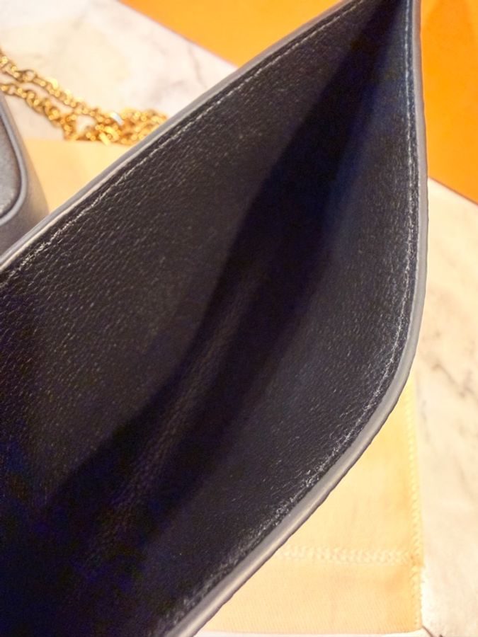 LV 黑牛皮壓紋金釦三合一包-22