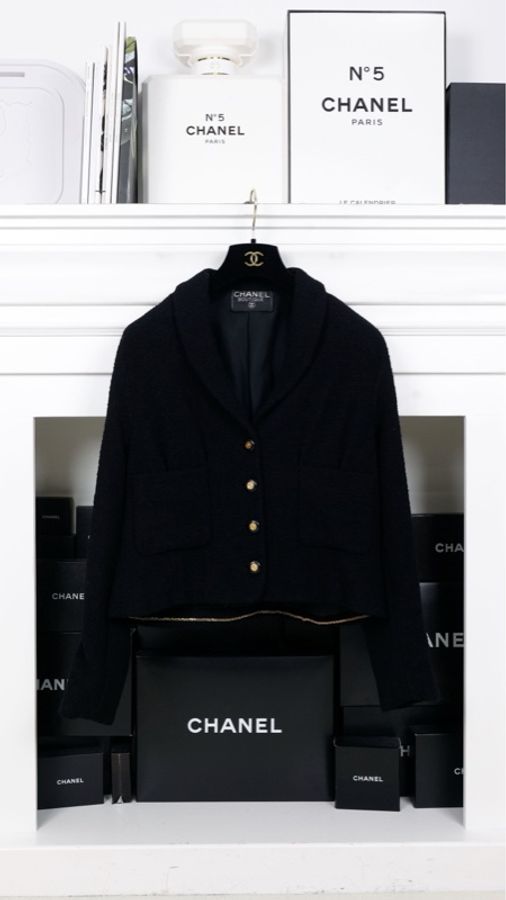 Chanel 94年黑金扣两口袋crop短外套-0