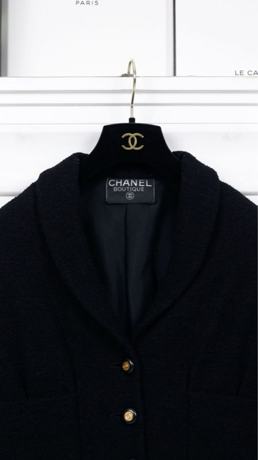 Chanel 94年黑金扣两口袋crop短外套-7