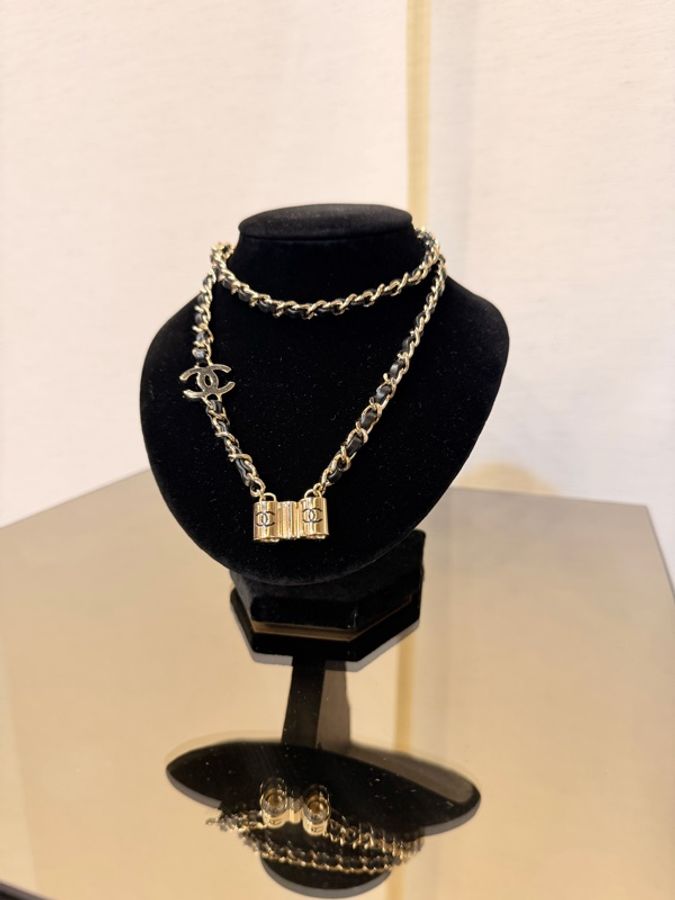Chanel 淡金色皮穿鍊雙C耳機鍊-2