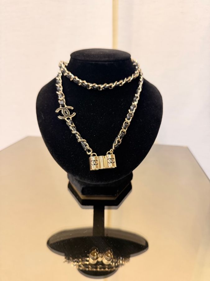 Chanel 淡金色皮穿鍊雙C耳機鍊-3