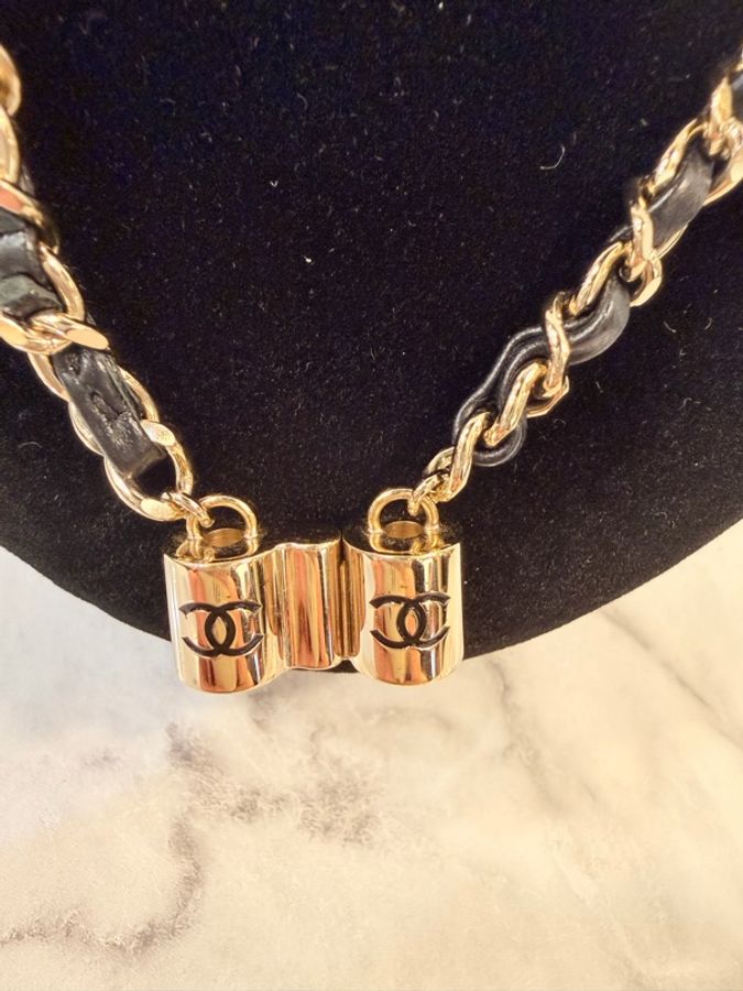 Chanel 淡金色皮穿鍊雙C耳機鍊-7
