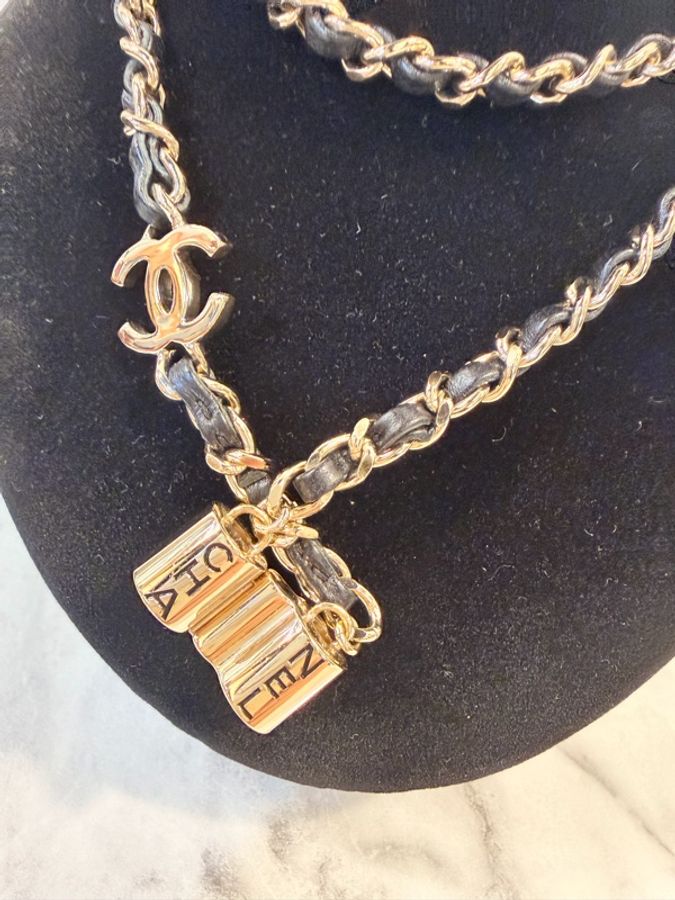 Chanel 淡金色皮穿鍊雙C耳機鍊-8