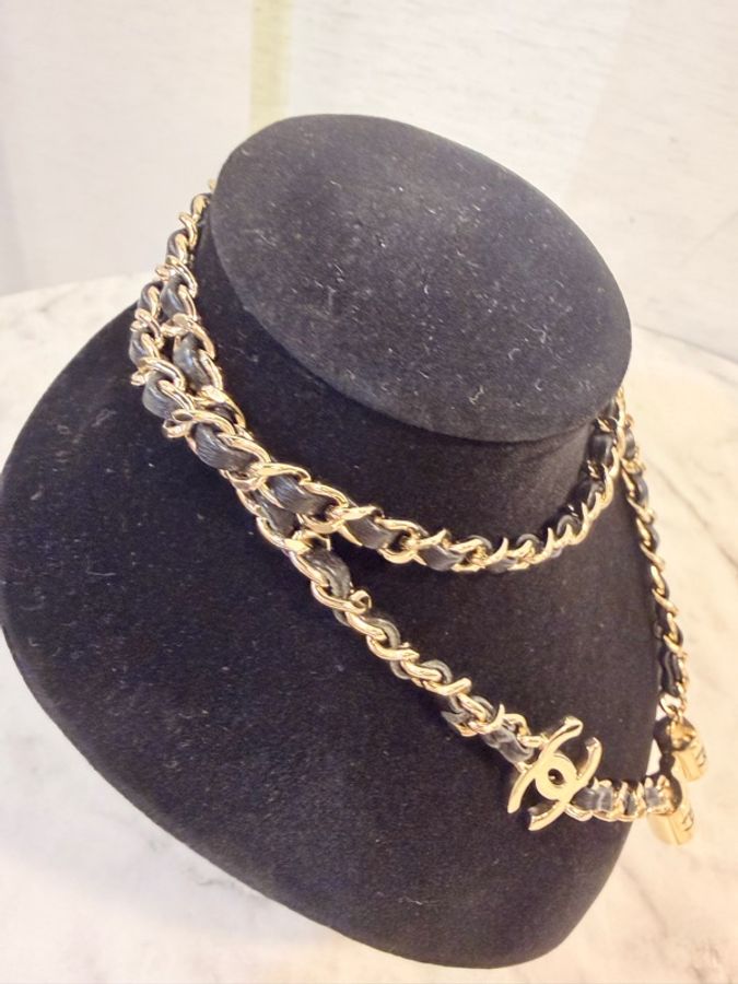 Chanel 淡金色皮穿鍊雙C耳機鍊-11