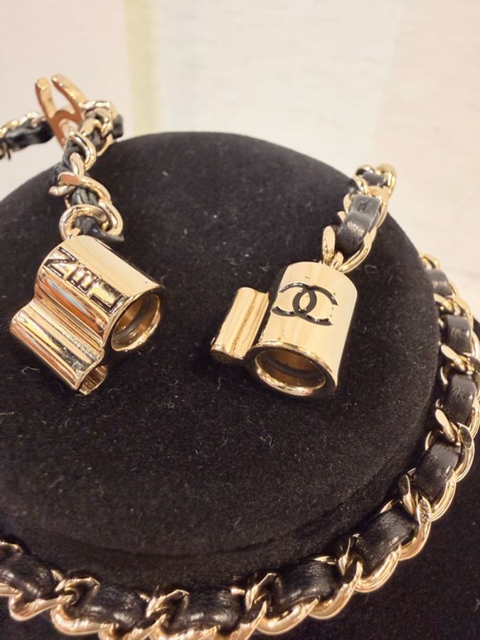 Chanel 淡金色皮穿鍊雙C耳機鍊-18