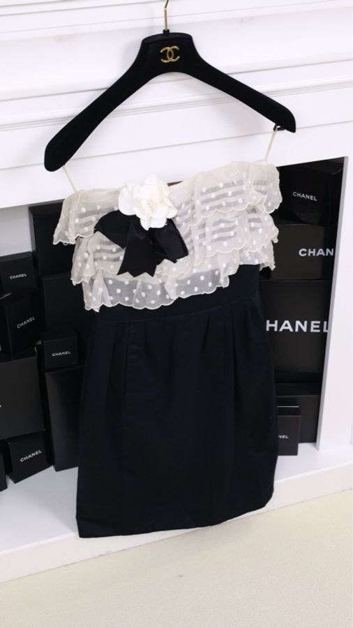 Chanel 88年山茶花波点滚边吊带连衣裙-2