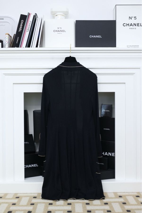 Chanel 白线滚边黑色长外套-2