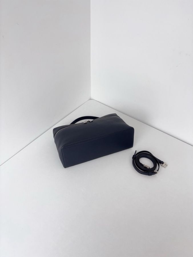 ✨Loro piana|Extra Pocket Lp27飯盒包|深藍近黑銀扣|顆粒面小牛皮|99新-7