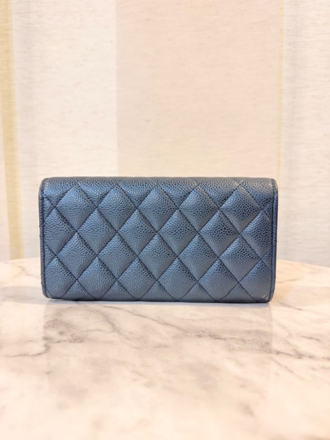 Chanel 珠光藍荔枝皮銀釦12卡下蓋長夾-2