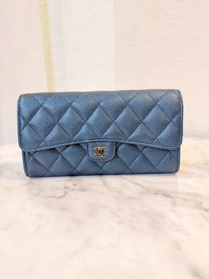 Chanel 珠光藍荔枝皮銀釦12卡下蓋長夾-5