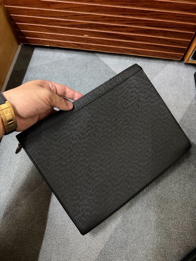Lv黑色素面防刮牛皮手拿包-0