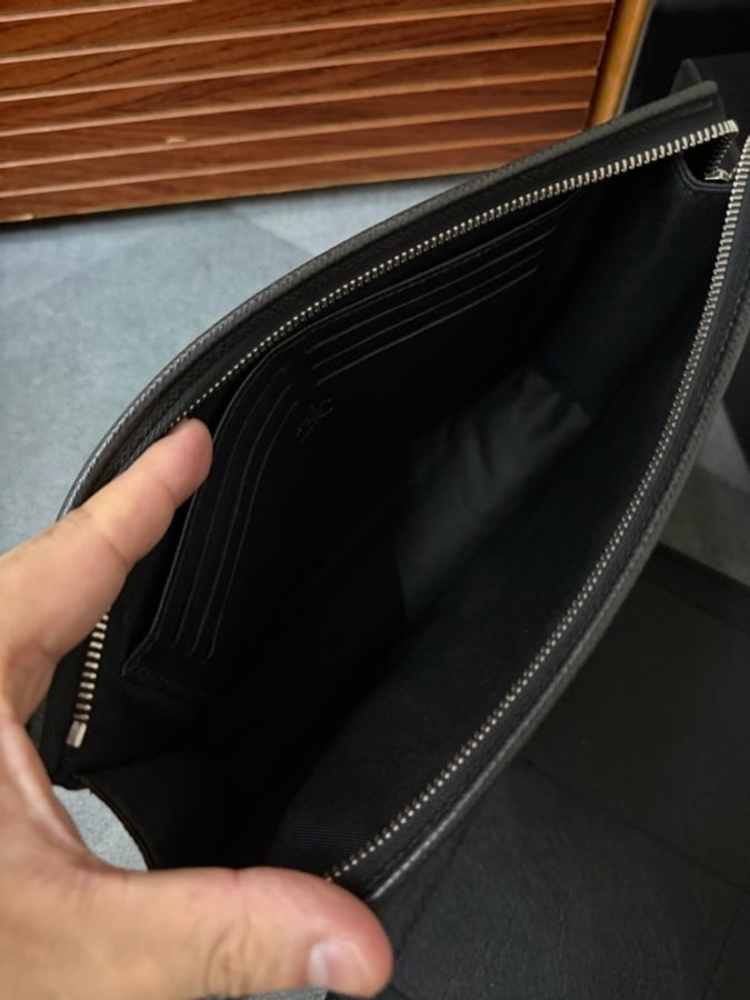 Lv黑色素面防刮牛皮手拿包-8