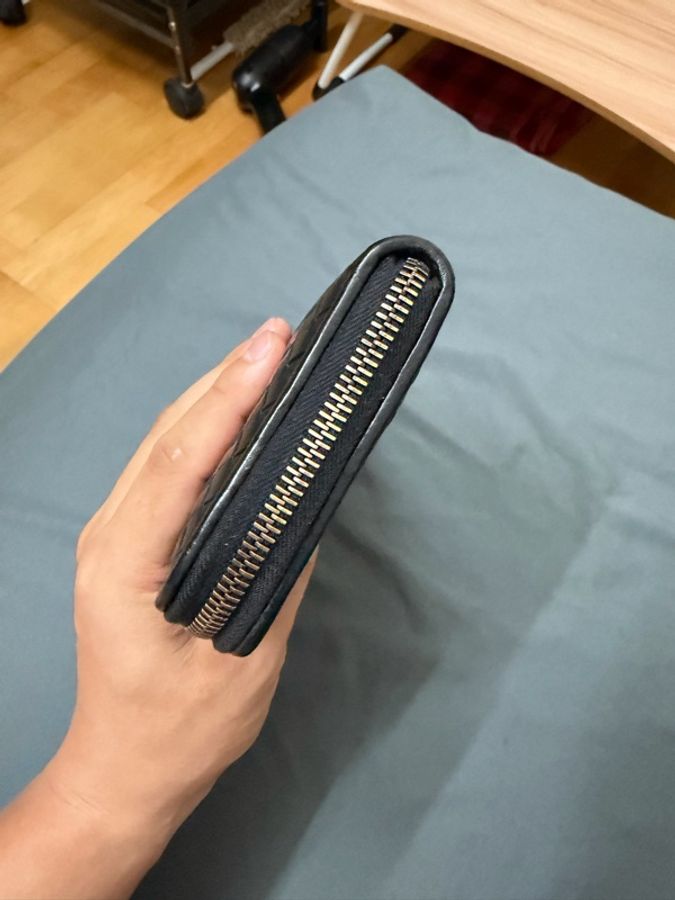Bv經典黑色編織拉鍊長夾-2